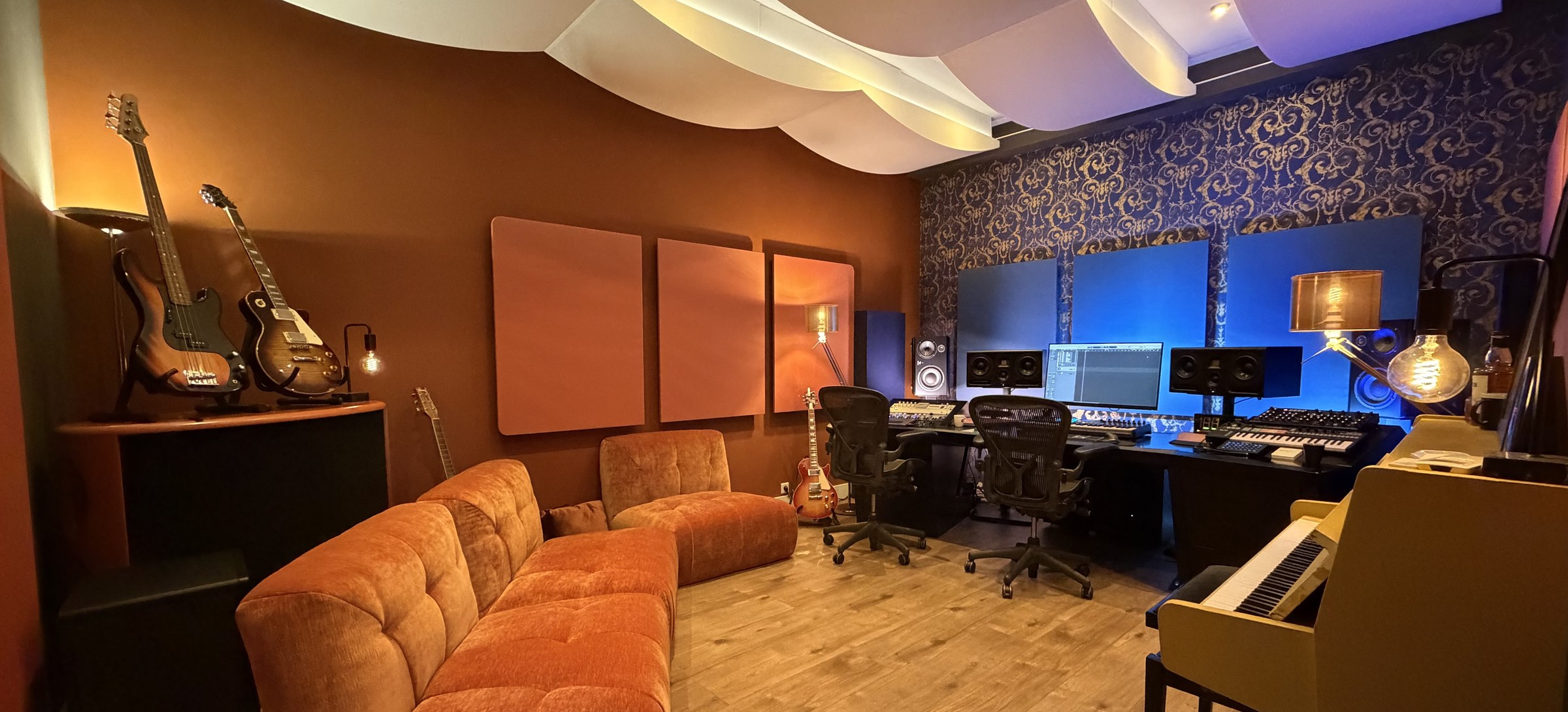 NEWMADE studio — production room with lounge